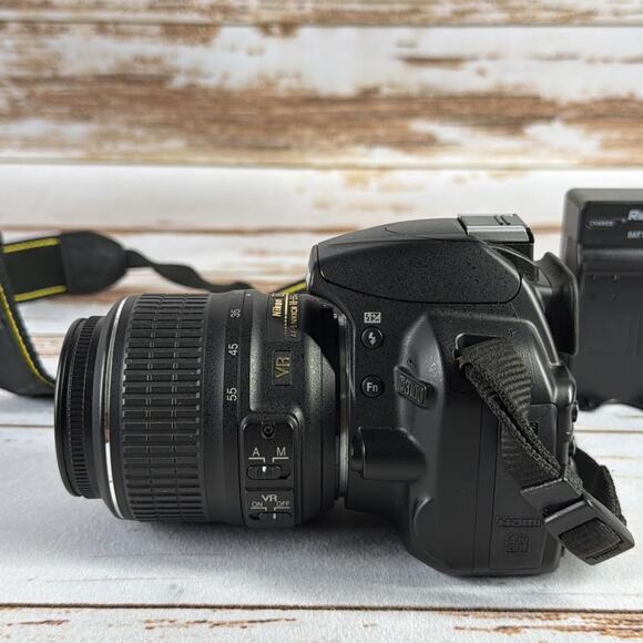 Nikon D3100 14.2MP DSLR Camera w/ 18-55mm VR Lens – Shutter Count 8032 - Picture 3 of 8